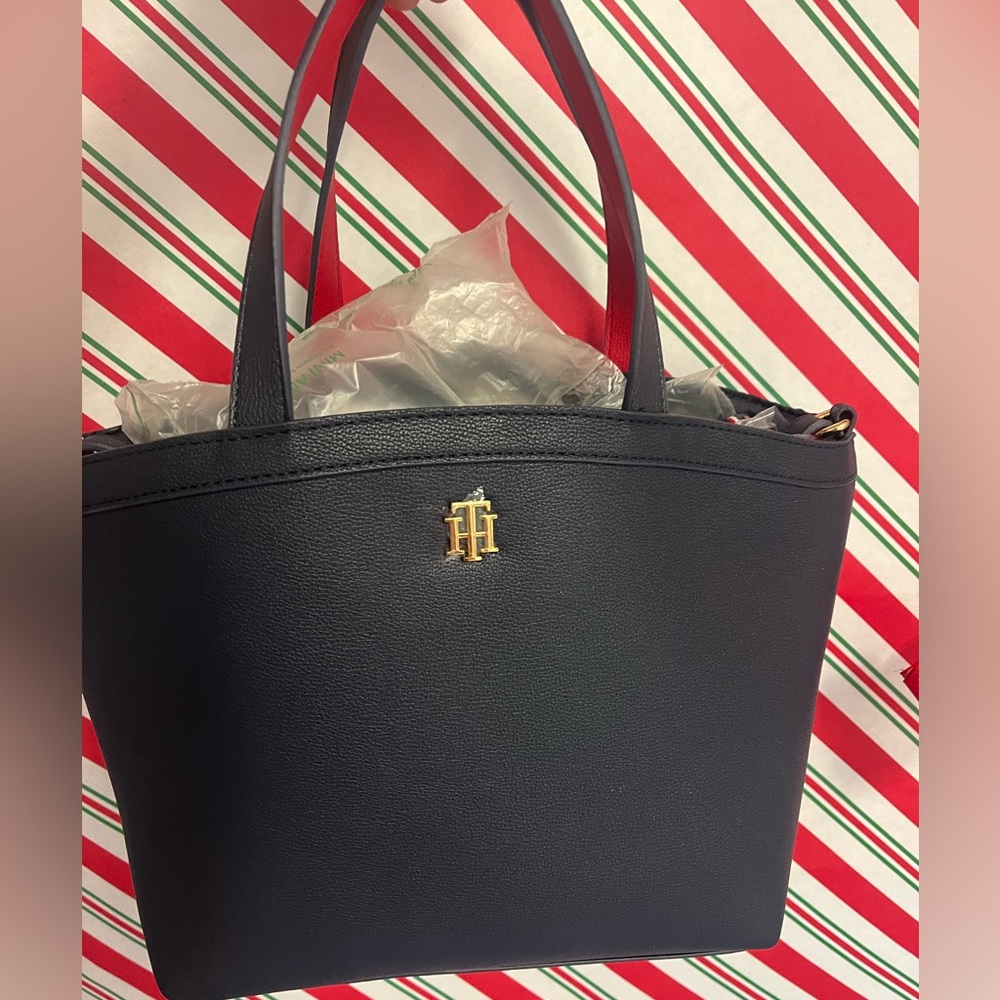 NWT Tommy Hilfiger purse